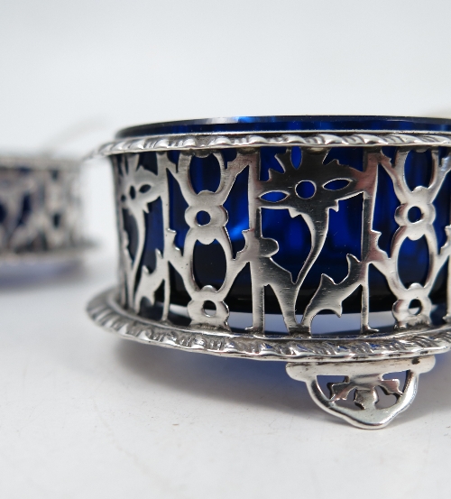 A pair of silver salts, of circular form with pierced decoration, - Image 3 of 5