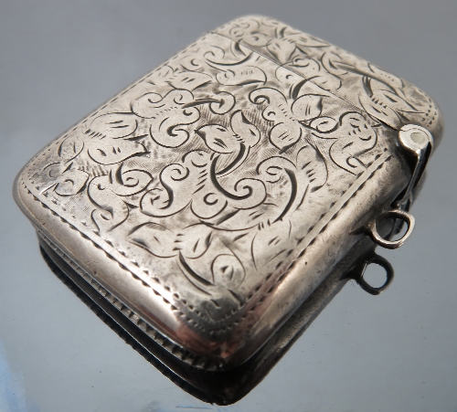 A silver and 9ct gold vesta case, Birmingham 1903, engraved with leaf scrolls, - Image 2 of 4