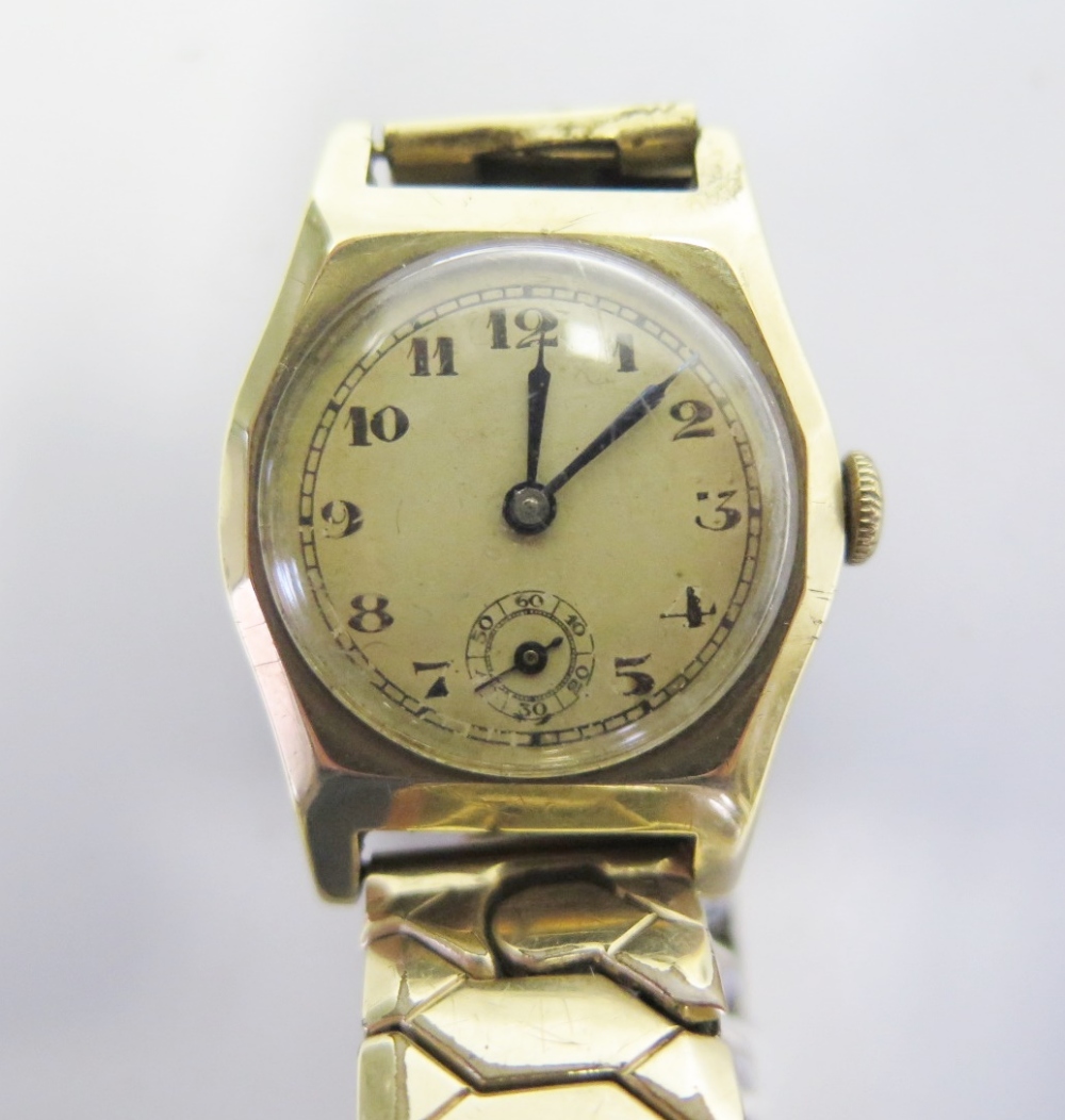 A Lady's 9ct Dennison Gold Cased Wristwatch with manual movement _ running