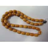 An Amber Bead Necklace, 41g