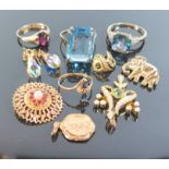 Ten Various Pieces of Gold Jewellery,