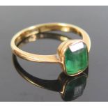 An 18ct Gold Emerald Ring, size L