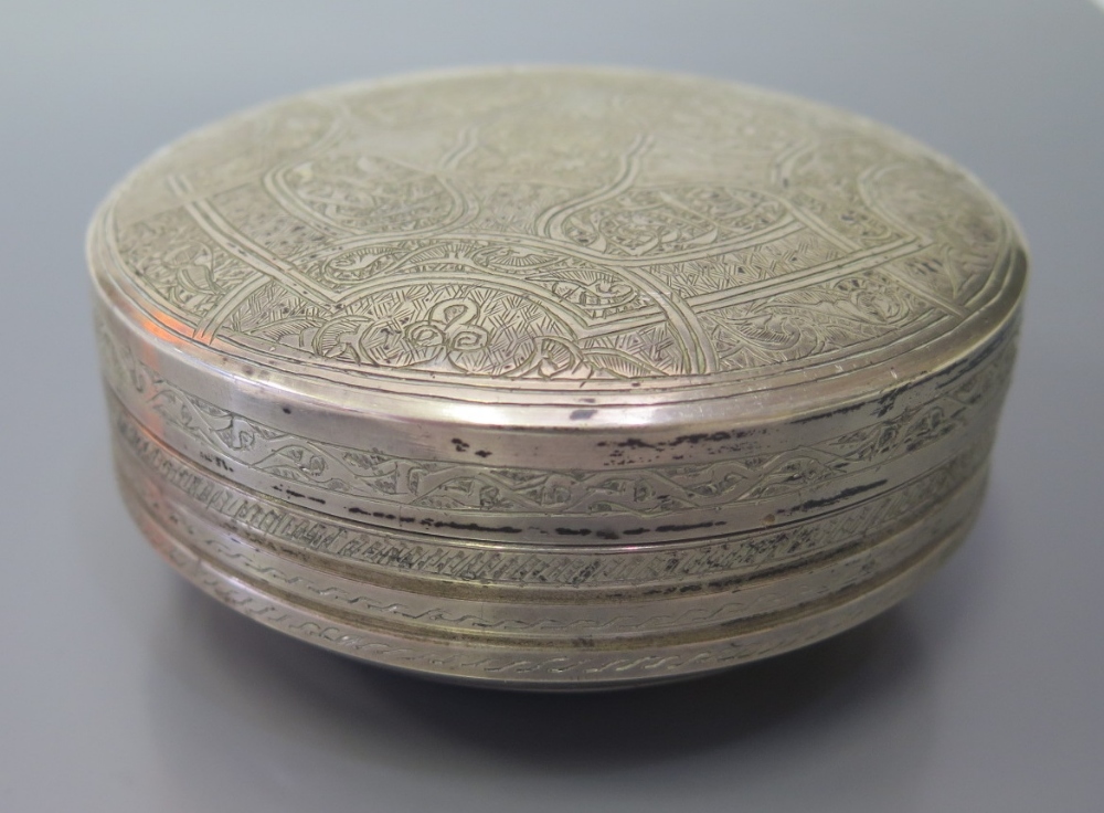 An Egyptian Silver Box (1906-1946) with chased decoration, 11 cm diam., 214g