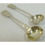 A pair of William IV silver fiddle pattern salt spoons, London 1837, 10.5cm long, combined weight 0.