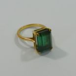 A yellow metal single stone green tourmaline ring,