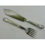 A pair of kings pattern silver handled fish servers, Sheffield 1961, knife 28.