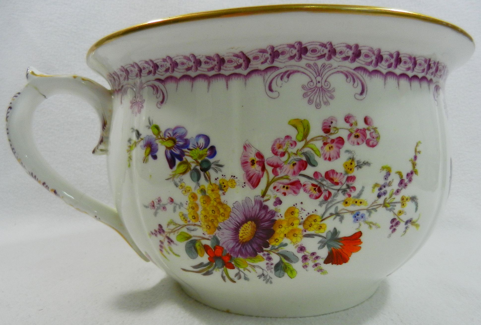 A 19th century porcelain chamber pot with printed and painted decoration of floral sprays and - Image 8 of 9