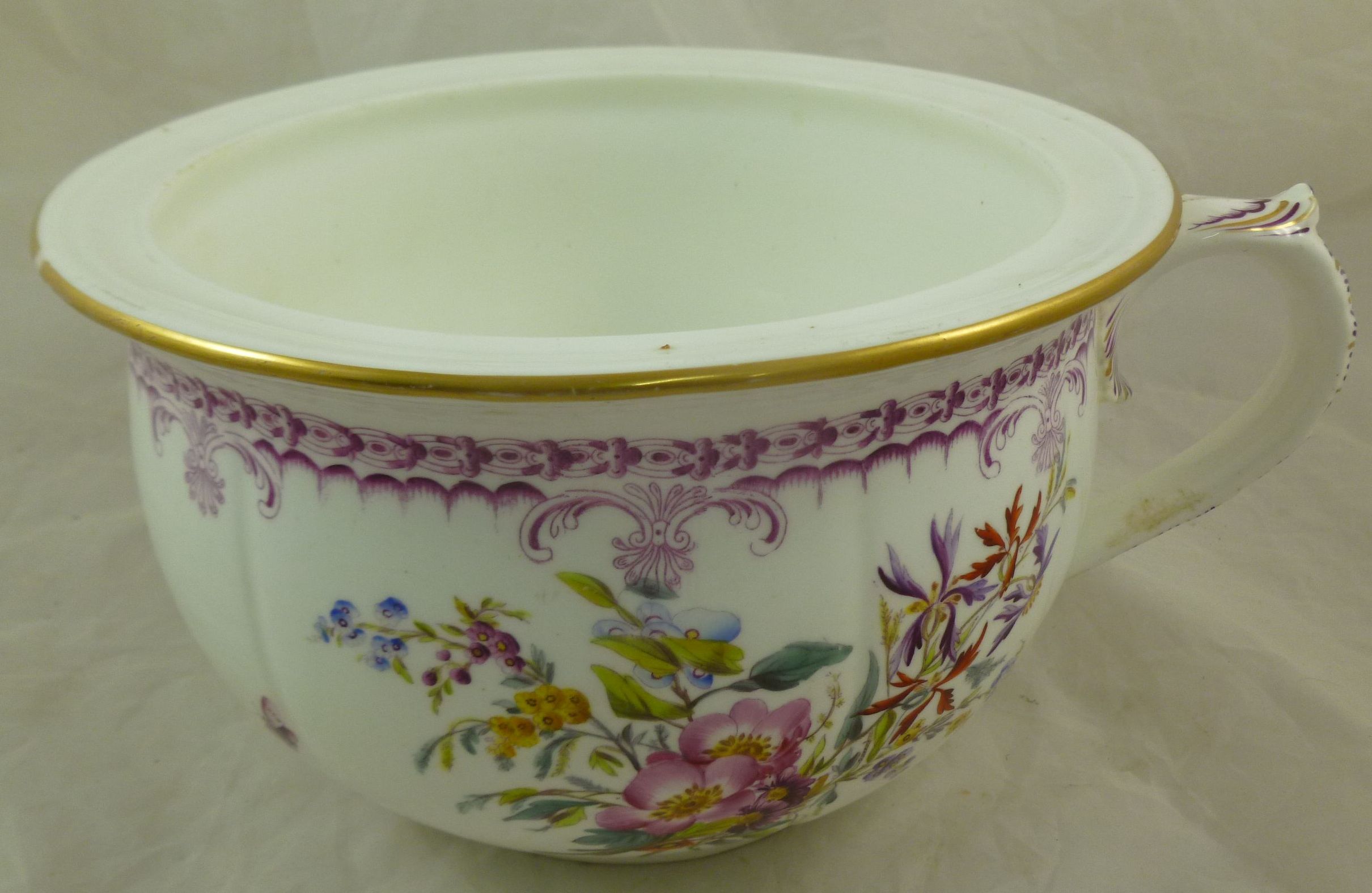 A 19th century porcelain chamber pot with printed and painted decoration of floral sprays and - Image 3 of 9