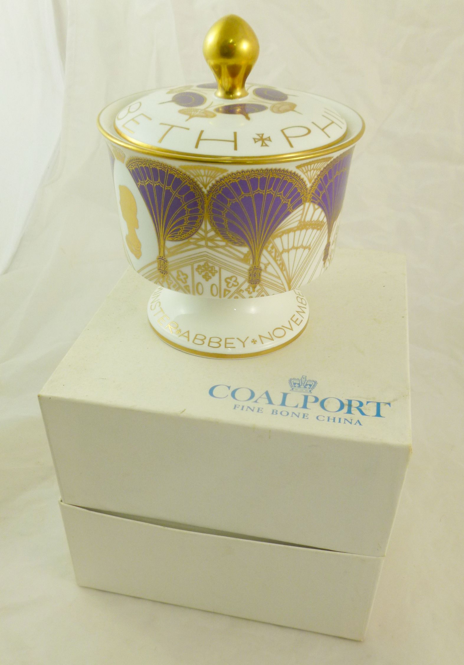 A Coalport limited edition bonbonnière,