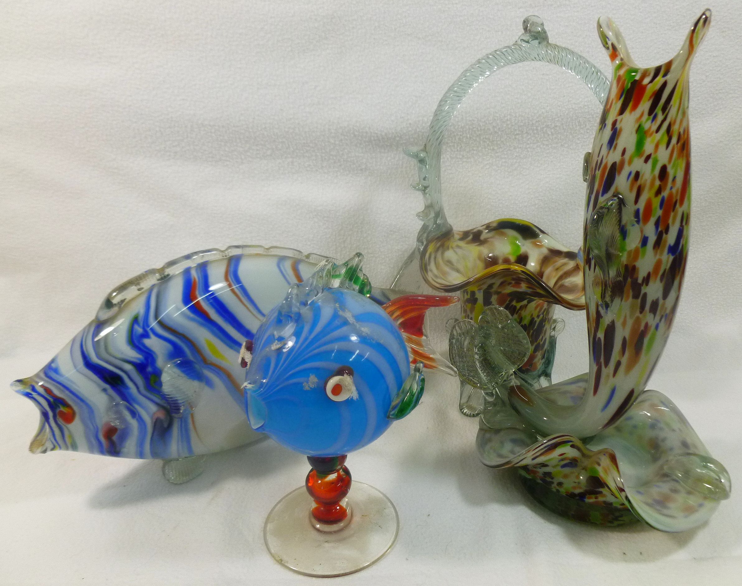 Four pieces of Murano glass comprised of a large fish, 33cm long,