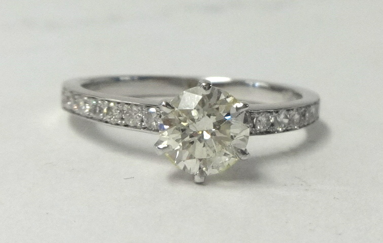 A diamond solitaire 6 prong shank ring, approx. 1.05 carat, size M 1/2.