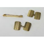 A 9ct gold gents cuff links, also 9ct gold tie clip, weight 4.70g.