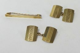 A 9ct gold gents cuff links, also 9ct gold tie clip, weight 4.70g.