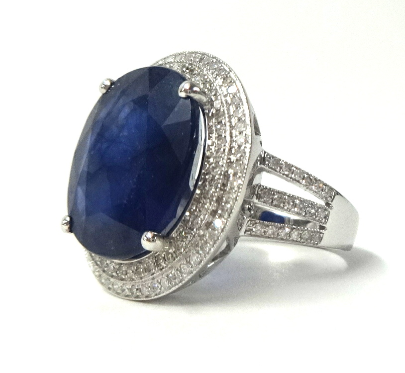 A 14k white gold and diamond ring set with an oval cut blue sapphire approx. 13 cts, the diamonds - Image 2 of 2