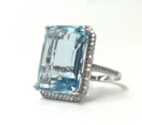 A 14k white gold and diamond ring set with an emerald cut aquamarine, approx. 15ct diamonds, approx.