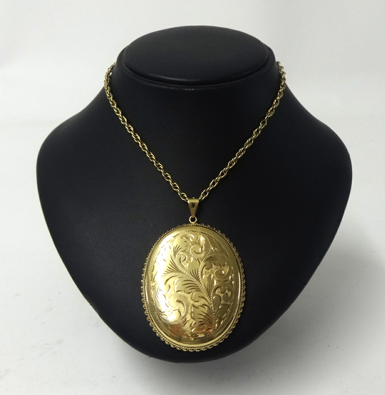 A 9ct gold locket on fine 9ct gold chain, weight 38.60g.