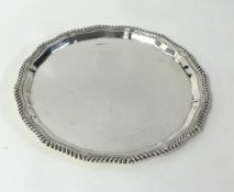 A Mappin & Webb silver circular salver, with gadrooned border, 26cm diameter, weight 16.27oz.