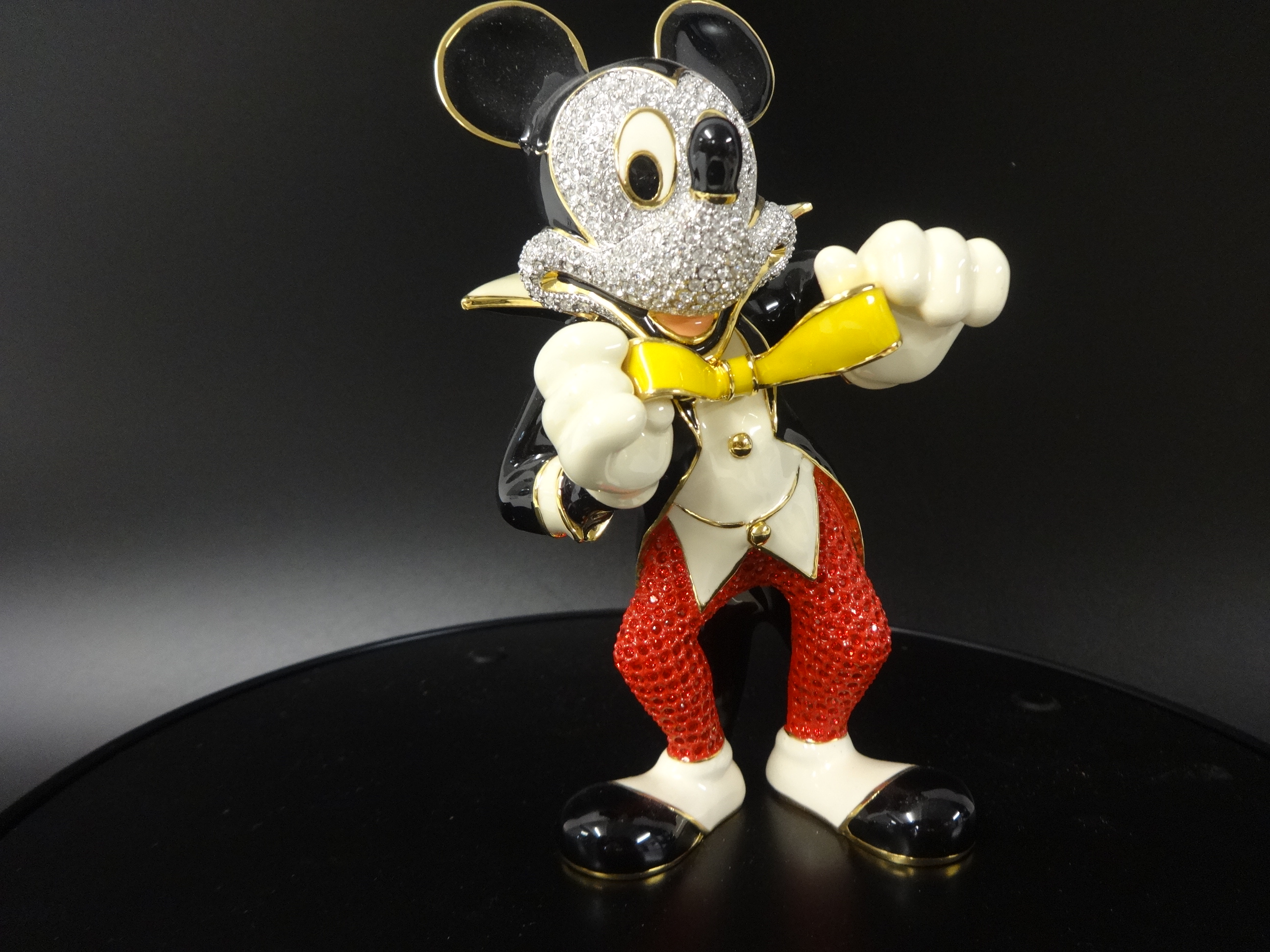 Swarovski Crystal glass 2003 Signature series Mickey Mouse Neat and Pretty. 2000 pieces World