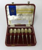 A set of six silver Coronation silver tea spoons, in original case.