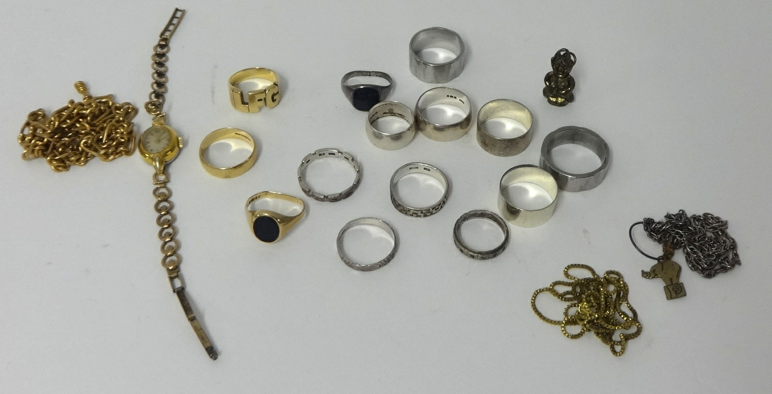 Small collection of jewellery including gold signet ring, 9ct wedding band, 9ct gold watch