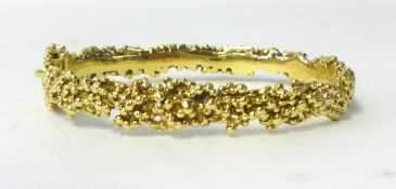 Charles de Temple, a fine 18ct heavy textured bangle, approx 43.40g,