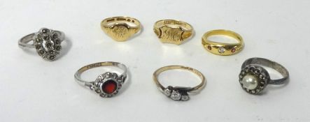 Seven various dress rings including a 9ct gold signet rings (7)