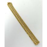 A 14K yellow gold bracelet, interlaced design. 19 x 1.10cm