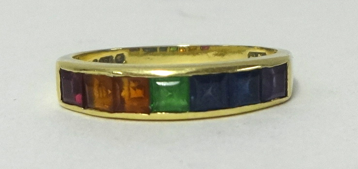 An 18ct gold ring set with mixed gem stones, size M.