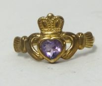 A 9ct yellow gold gypsy ring, size O, 2g.