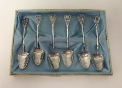 A set of 6 Sterling silver grapefruit spoons, cased.