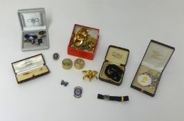 A collection of various costume jewellery, (29 various items).