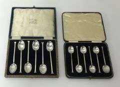 Set six George V silver tea spoons and another similar set