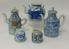 Five various pieces of Chinese porcelain circa 1900