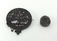 A Scottish white metal kilt brooch 'EX BELLO QUIES' and a small seal (2).