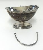 A Victorian silver sugar bowl with swing handle, approx 5.39oz.