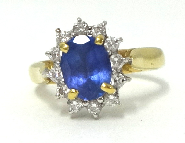 An 18ct tanzanite and diamond cluster rings, approx 1.30 carats, finger size N.