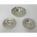 Three silver dishes, approx 4.20oz.