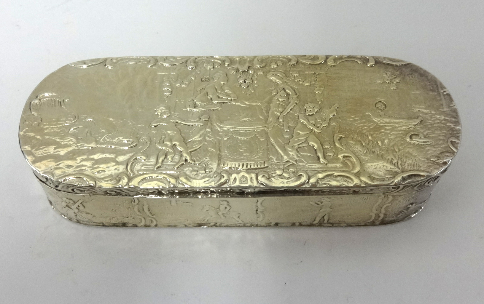 A Victorian silver oblong box circa 1896, approx 85.18gms.