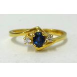 A 18ct yellow gold ring set with a sapphire and diamonds, 3 stones, finger size P.