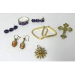 Mixed lot of jewellery including various gold earrings, including a pair of 18ct gold hoop earrings,