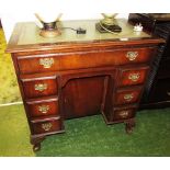 MAHOGANY VENEERED SEVEN DRAWER LADIES KNEEHOLE DESK