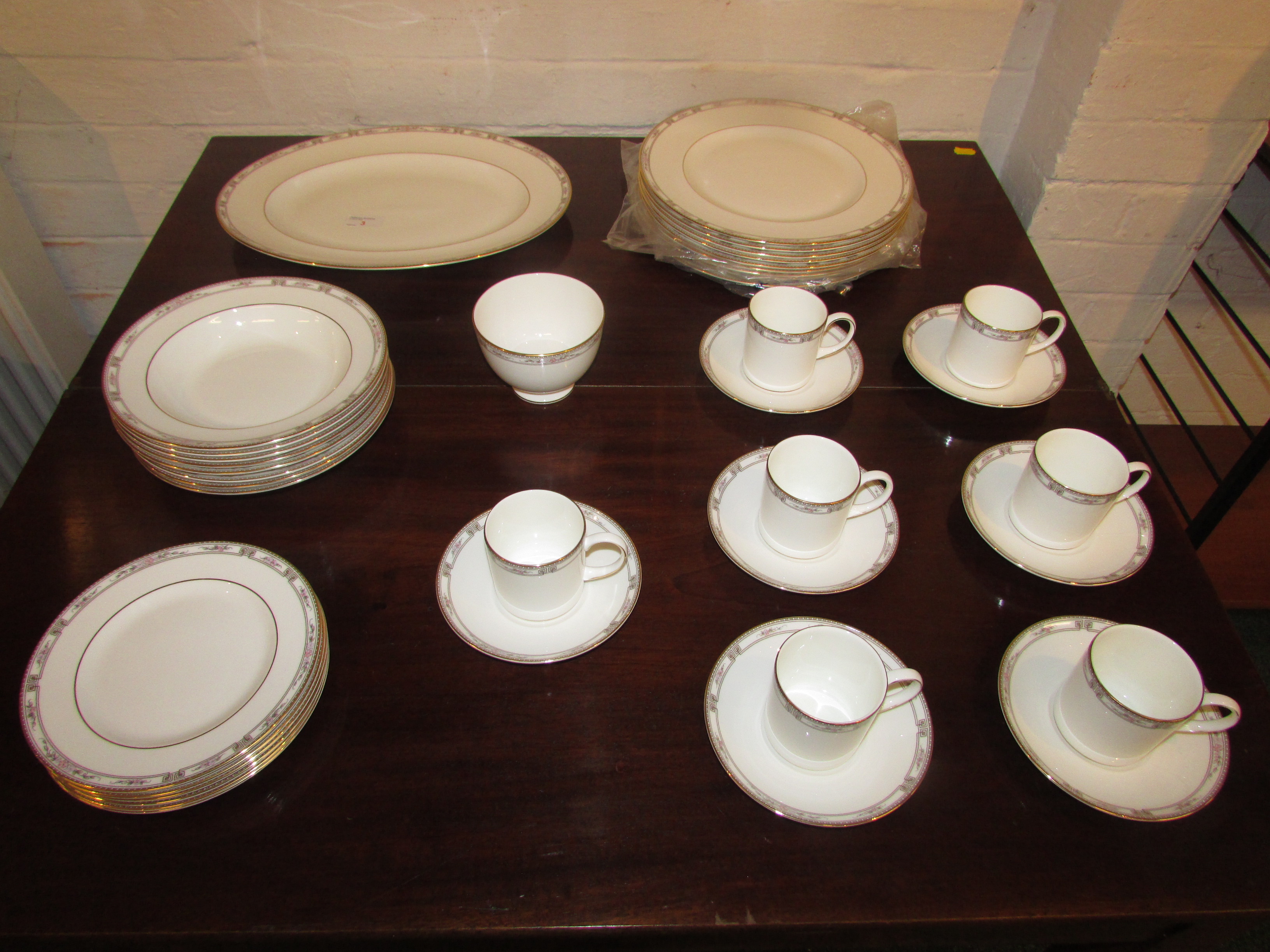 Wedgwood 'Colchester dinner and coffee ware comprising nine dinner plates, eight bowls, charger,