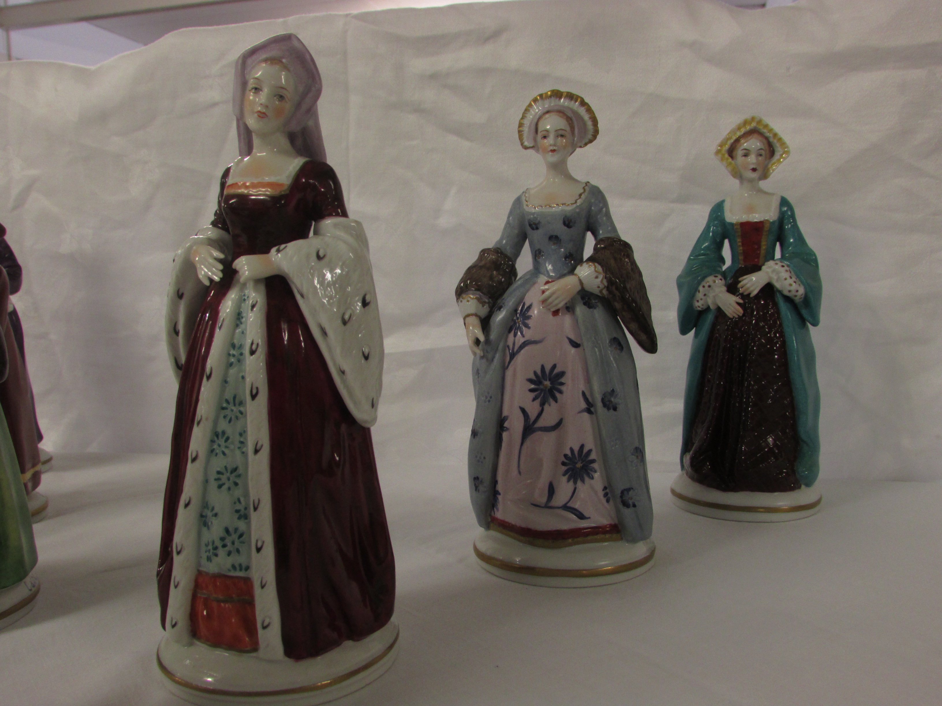 Set of Sitzendorf porcelain figures of Henry VIII and his six wives - Image 3 of 6