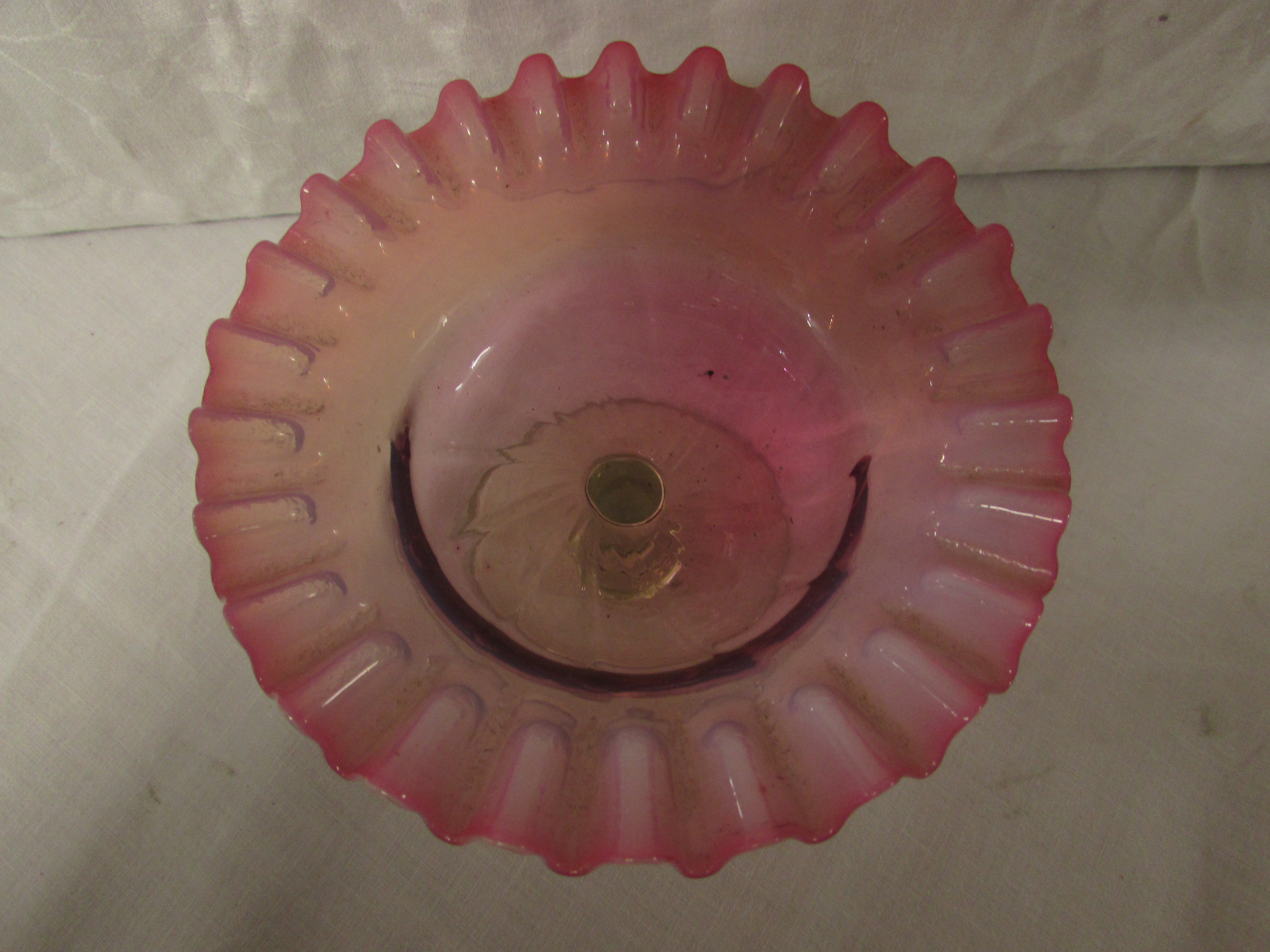 A Victorian pink and green glass bon bonier with crepe rim (diameter 15cm); a blue and white - Image 4 of 8