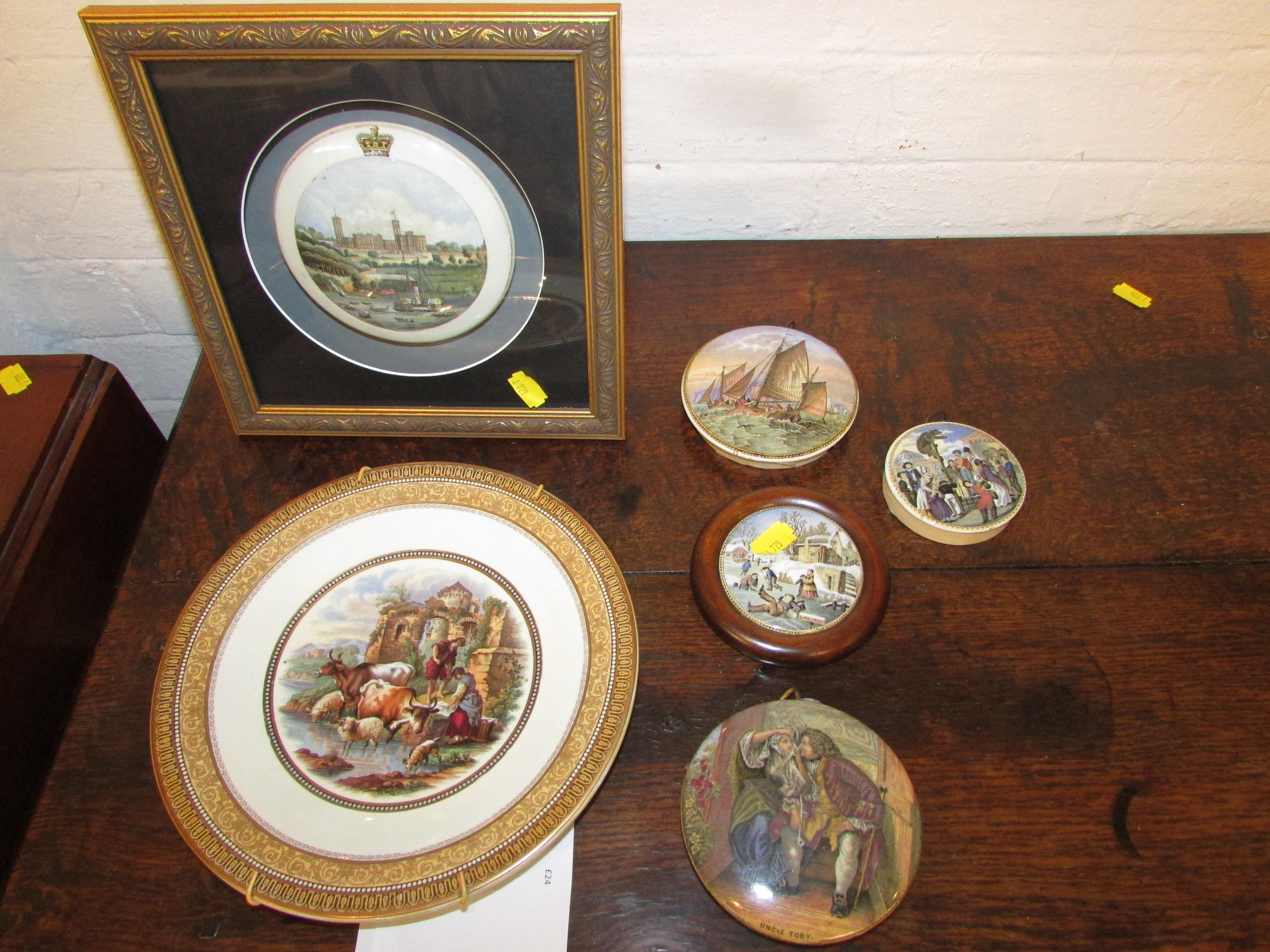 A Pratt pot lid showing Royal Palace with paddle steamer to foreground with crown to the rim set