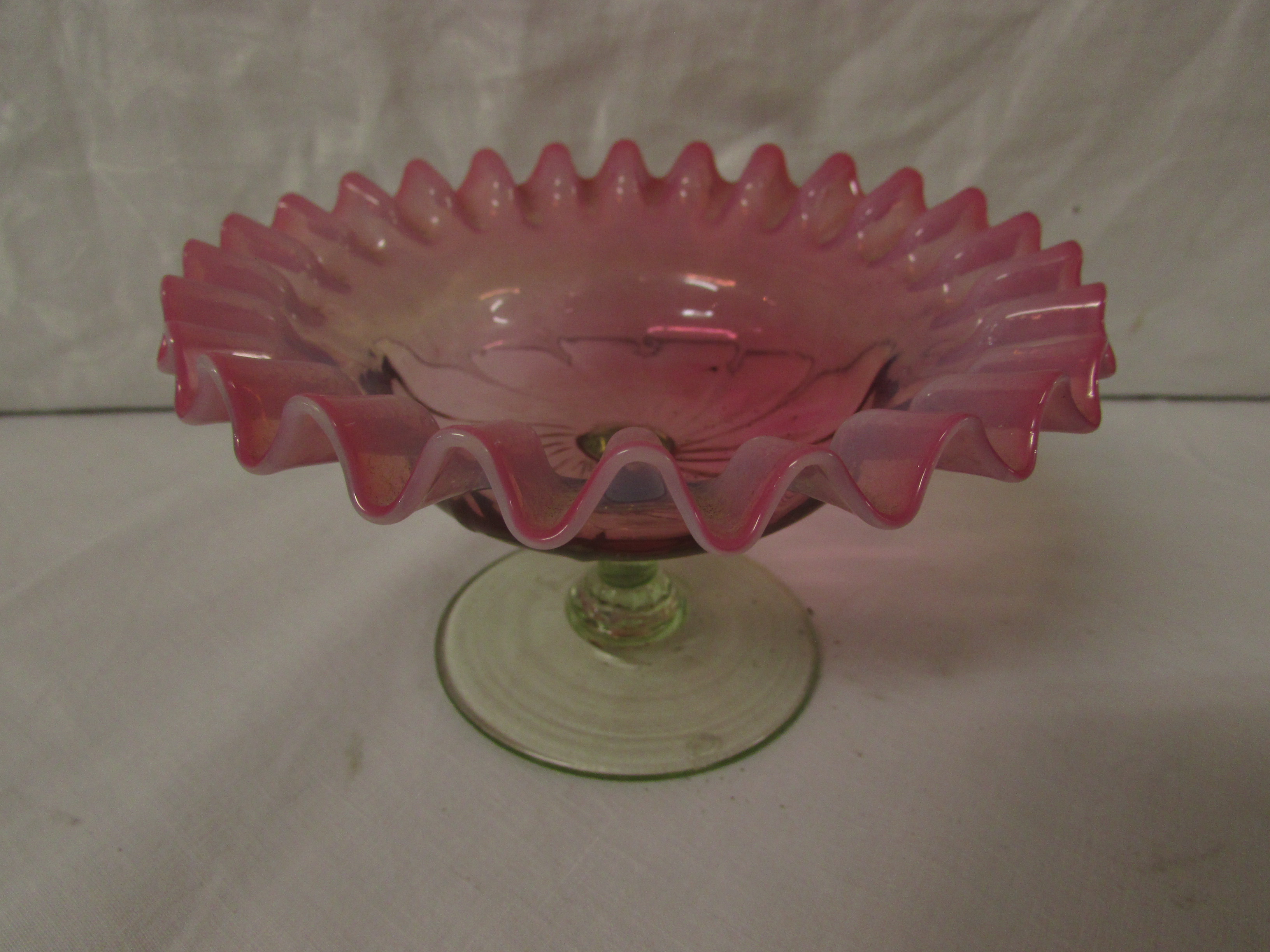 A Victorian pink and green glass bon bonier with crepe rim (diameter 15cm); a blue and white - Image 3 of 8