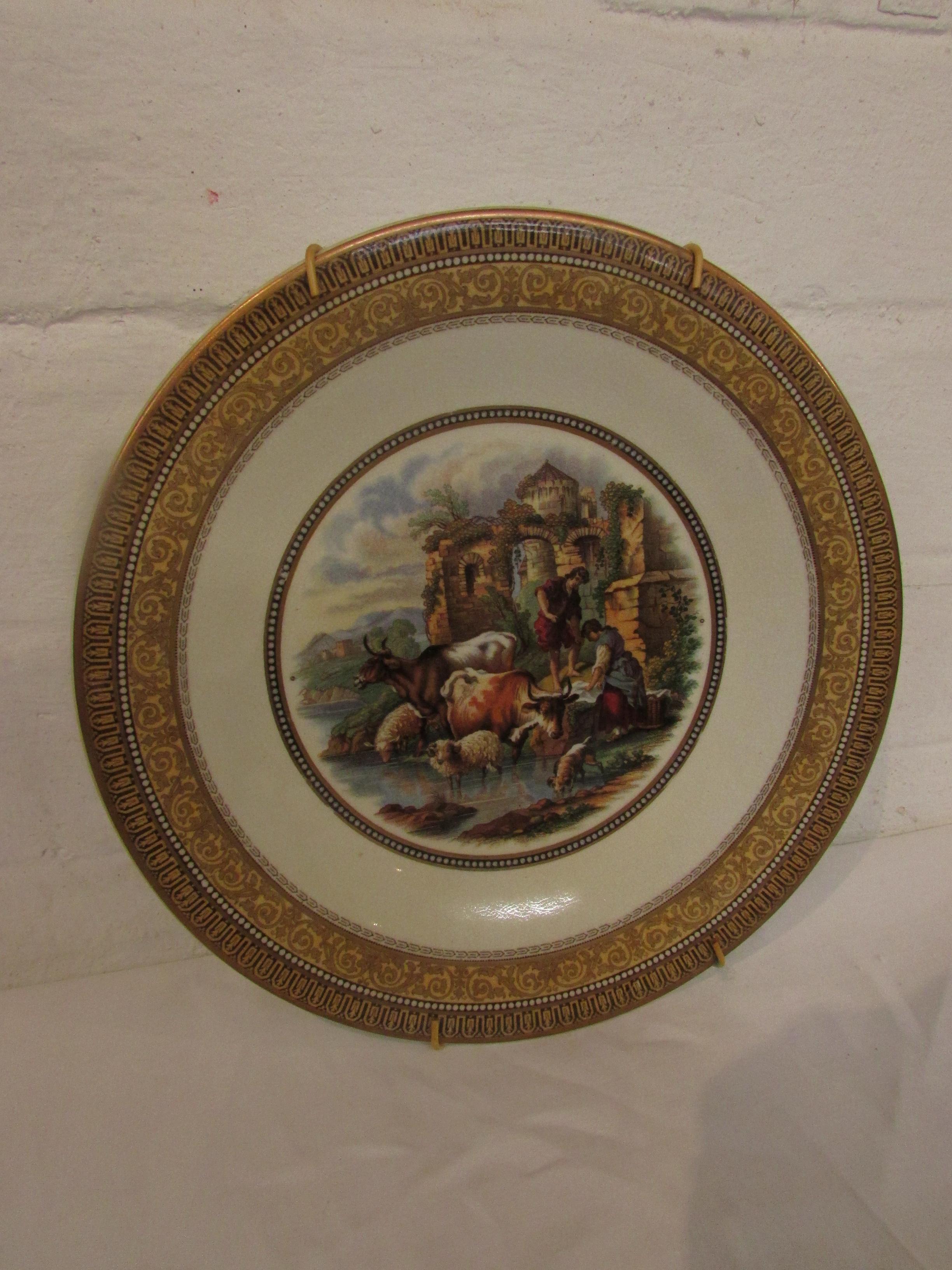 A Pratt pot lid showing Royal Palace with paddle steamer to foreground with crown to the rim set - Image 2 of 11