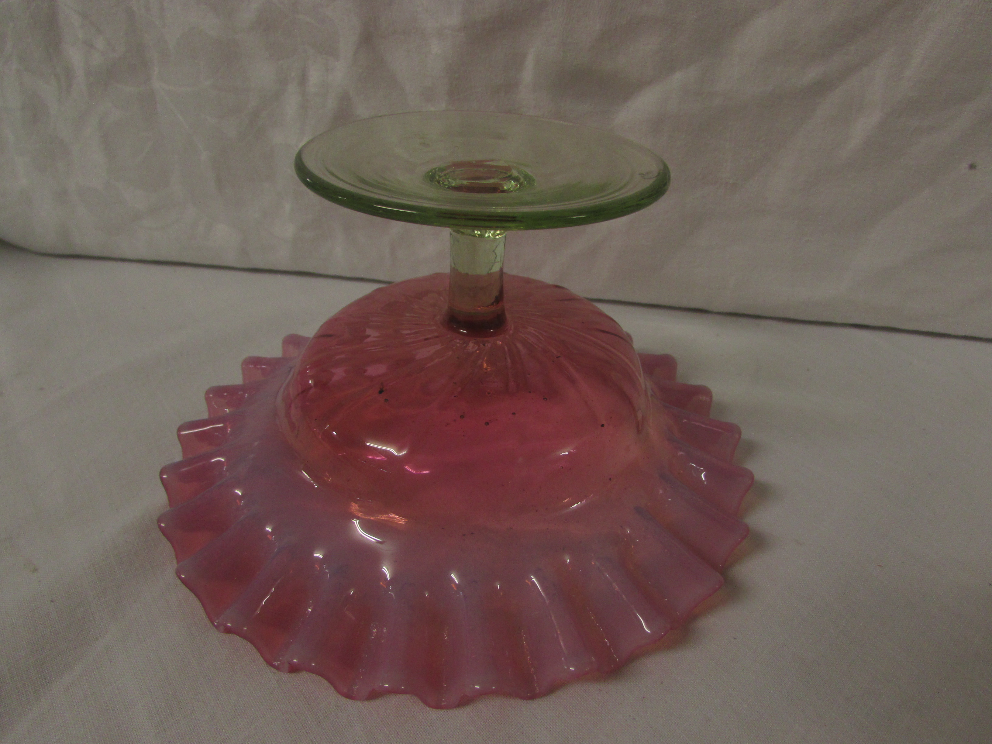 A Victorian pink and green glass bon bonier with crepe rim (diameter 15cm); a blue and white - Image 5 of 8