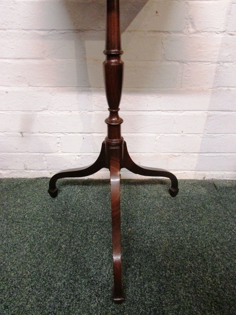 Slender late 19th century mahogany tripod single pedestal table with square top, the graceful S - Image 3 of 4