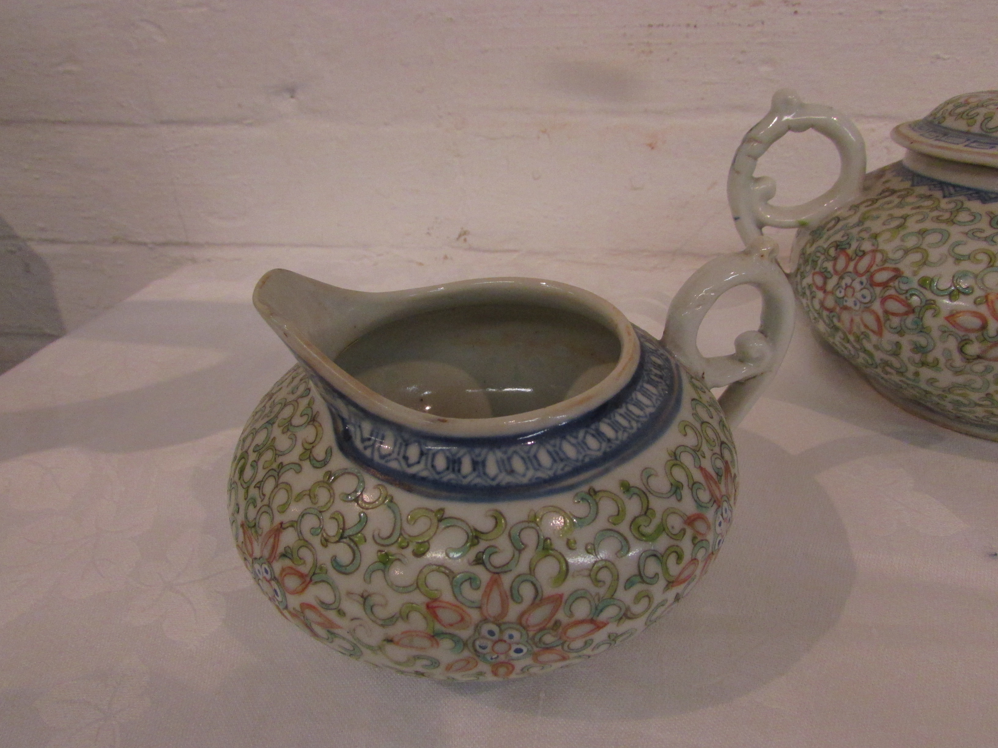 Chinese three-part tea set comprising teapot, lidded sugar bowl and milk jug, thick white - Image 4 of 5